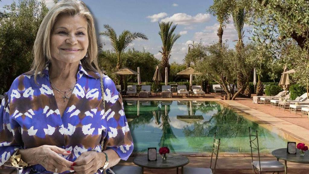 Cari Lapique junto a la casa en la que se hospeda en Marrakech, en un montaje de JALEOS.