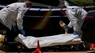 La Policía Forense retirando el cadáver del político y abogado ucraniano.