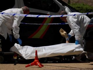 La Policía Forense retirando el cadáver del político y abogado ucraniano.