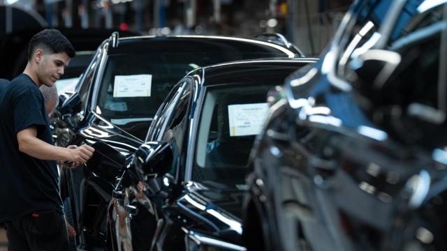 Operario en la fábrica de Seat en Martorell