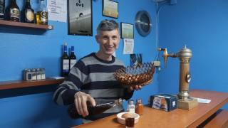 Manuel, uno de los dueños del mítico O Ovo, en Vigo