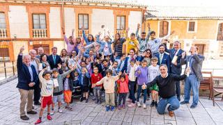 Fotografía de familia de la entrega de premios a 'Pueblos con futuro' en Castrojeriz