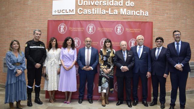 Rozalén y la UME reciben los premios 'Reconocimientos' del Consejo Social de la UCLM.