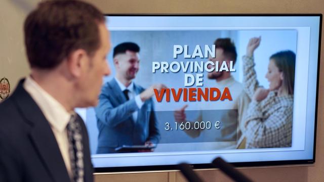 El presidente de la Diputación de Valladolid, Conrado Íscar, presentando el Plan Provincial de Vivienda