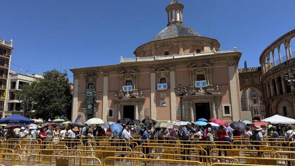La plaza de la Virgen, durante el besamanos. EE