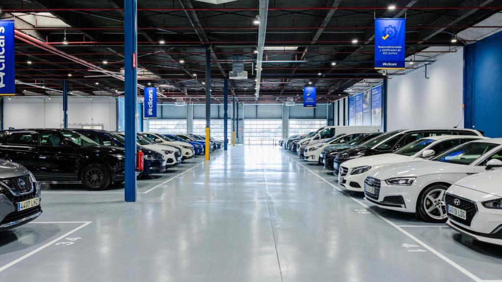 Instalaciones de la fábrica de reacondicionamiento de Clicars en Valencia