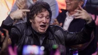 El presidente argentino, Javier Milei, el pasado domingo celebrando la victoria de su partido La Libertad Avanza (LLA) en las elecciones en Buenos Aires.