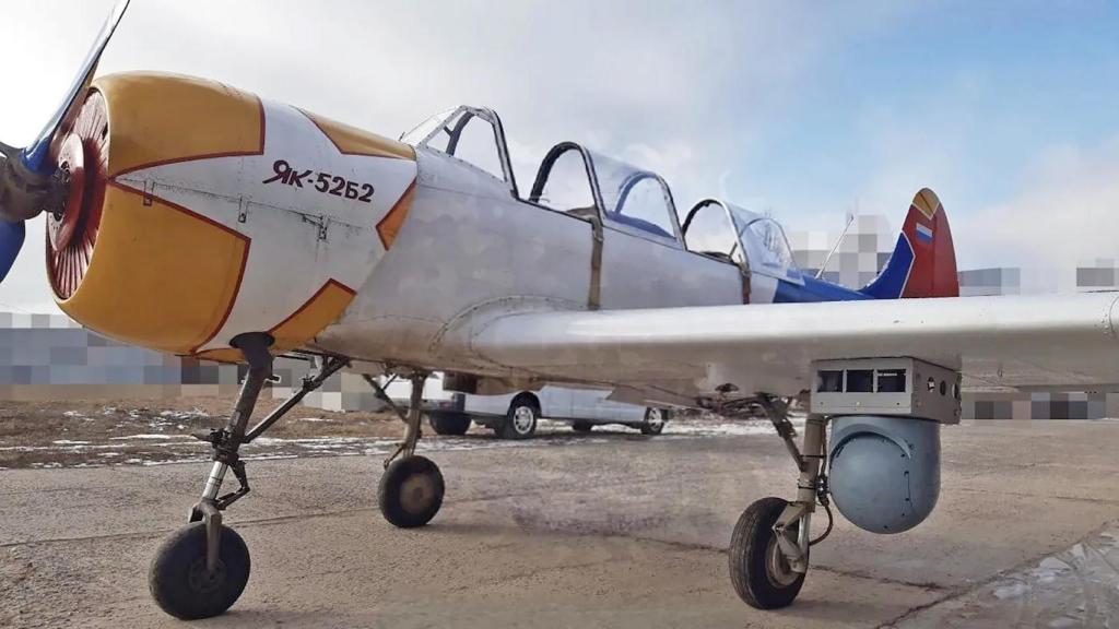 Avión Yak-52B modificado.
