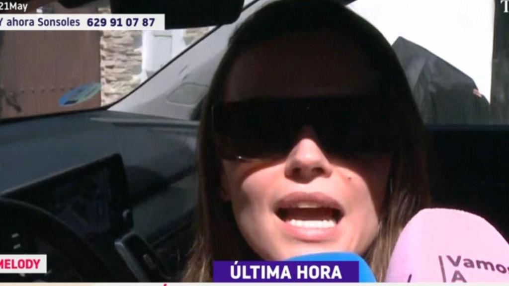 Melody ante los medios de comunicación.