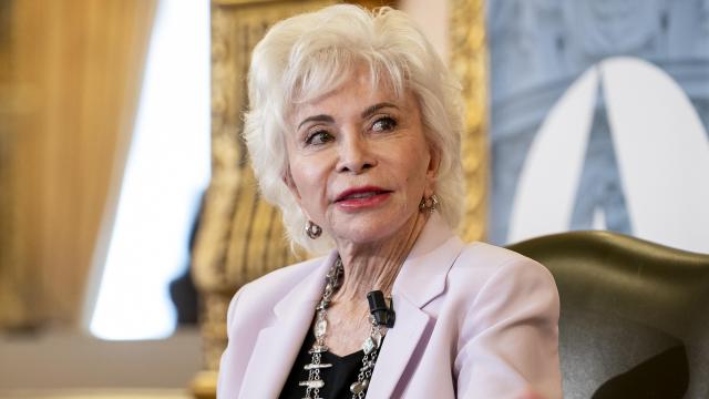 La escritora chilena Isabel Allende durante la rueda de prensa por la publicación de su nueva novela, 'Mi nombre es Emilia del Valle', en Casa de América. Foto: A. Pérez Meca / Europa Press