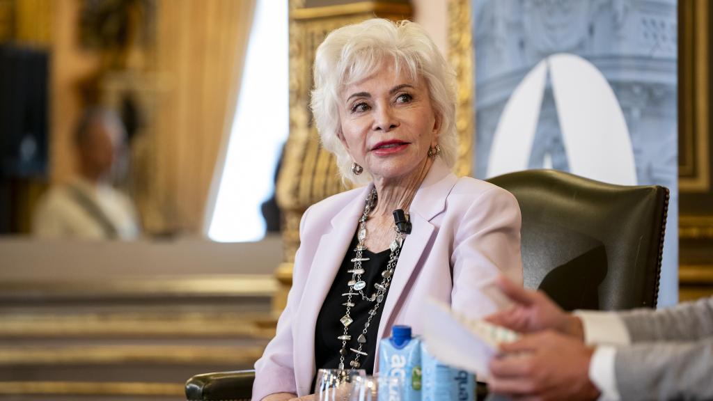 La escritora chilena Isabel Allende durante la rueda de prensa por la publicación de su nueva novela, 'Mi nombre es Emilia del Valle', en Casa de América. Foto: A. Pérez Meca / Europa Press