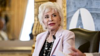 La escritora chilena Isabel Allende durante la rueda de prensa por la publicación de su nueva novela, 'Mi nombre es Emilia del Valle', en Casa de América. Foto: A. Pérez Meca / Europa Press