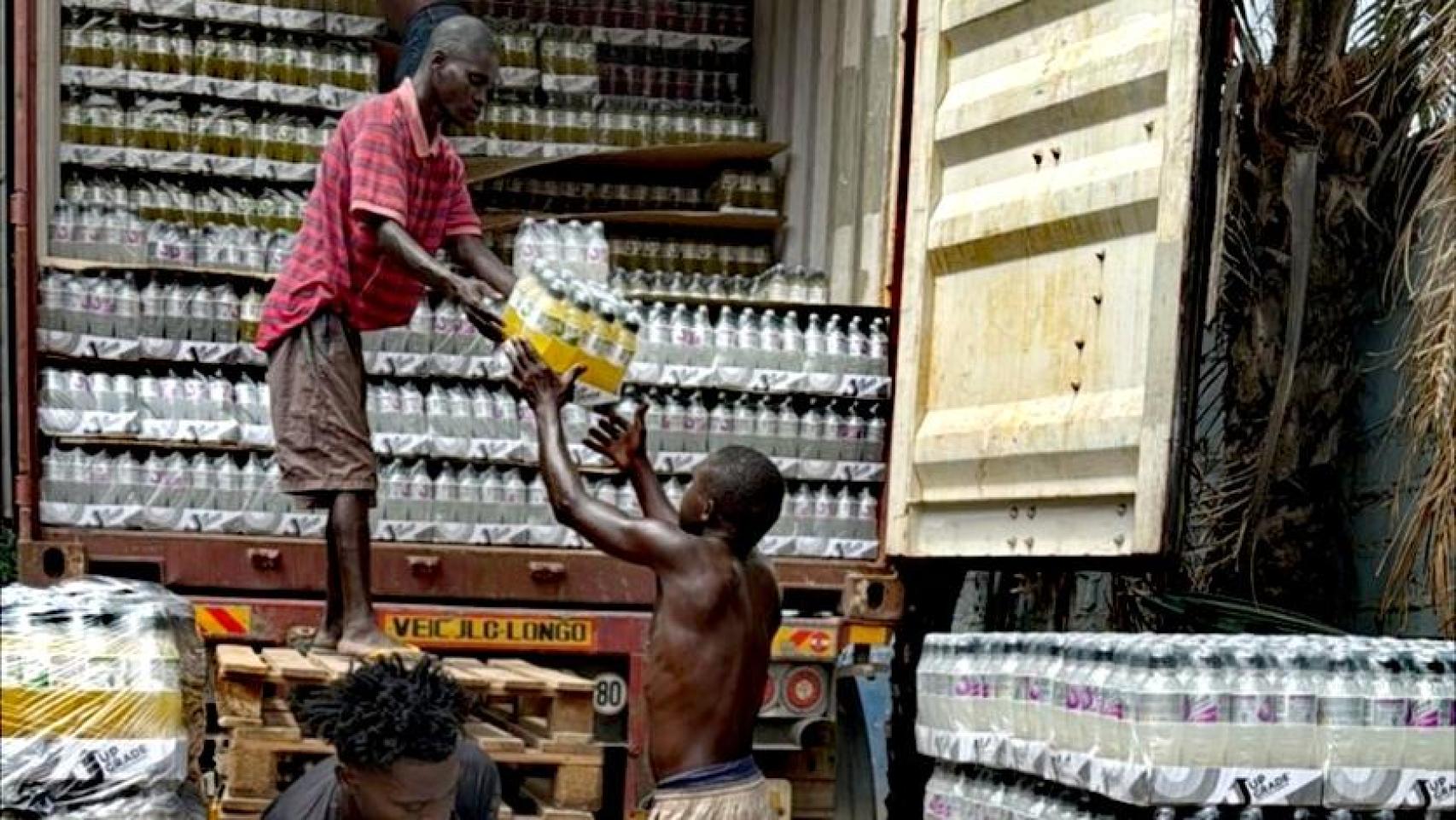 Camión de PMF Distribution en África