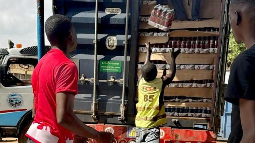 Camión de PMF Distribution en África