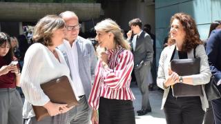 Patricia Franco, consejera de Economía, Empresas y Empleo de Castilla-La Mancha charlando con la vicepresidente segunda y ministra de Trabajo, Yolanda Díaz.