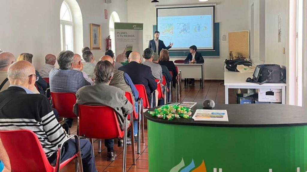 Reunión de la comunidad solar en Socuéllamos.