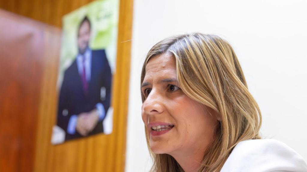 Paco Núñez protagoniza un cartel que cuelga en el despacho de Agudo.