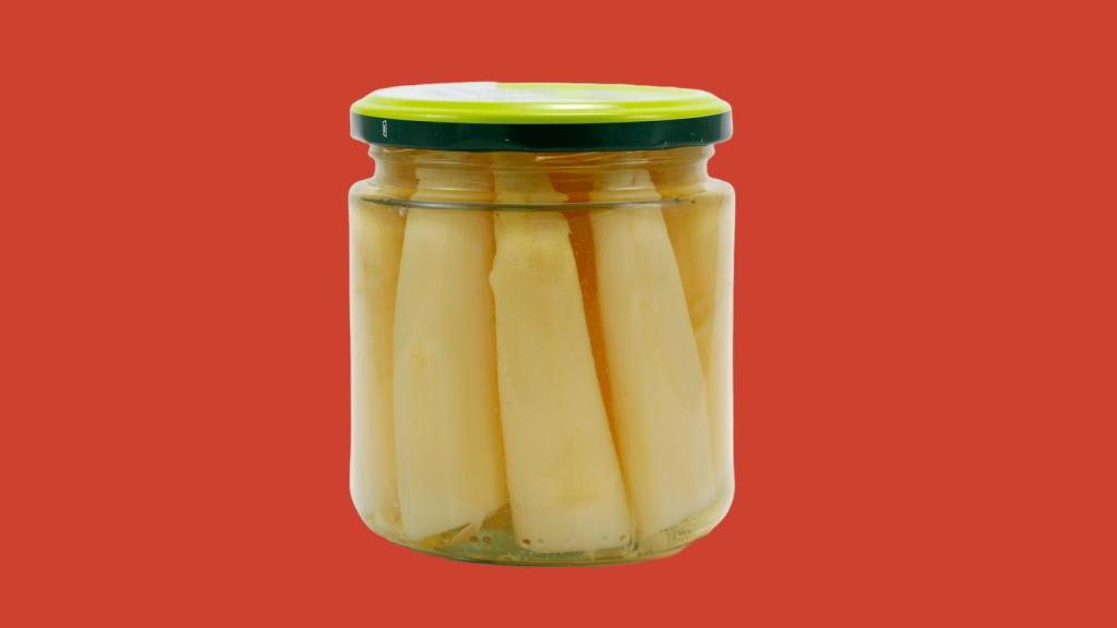 Un bote de espárragos blancos