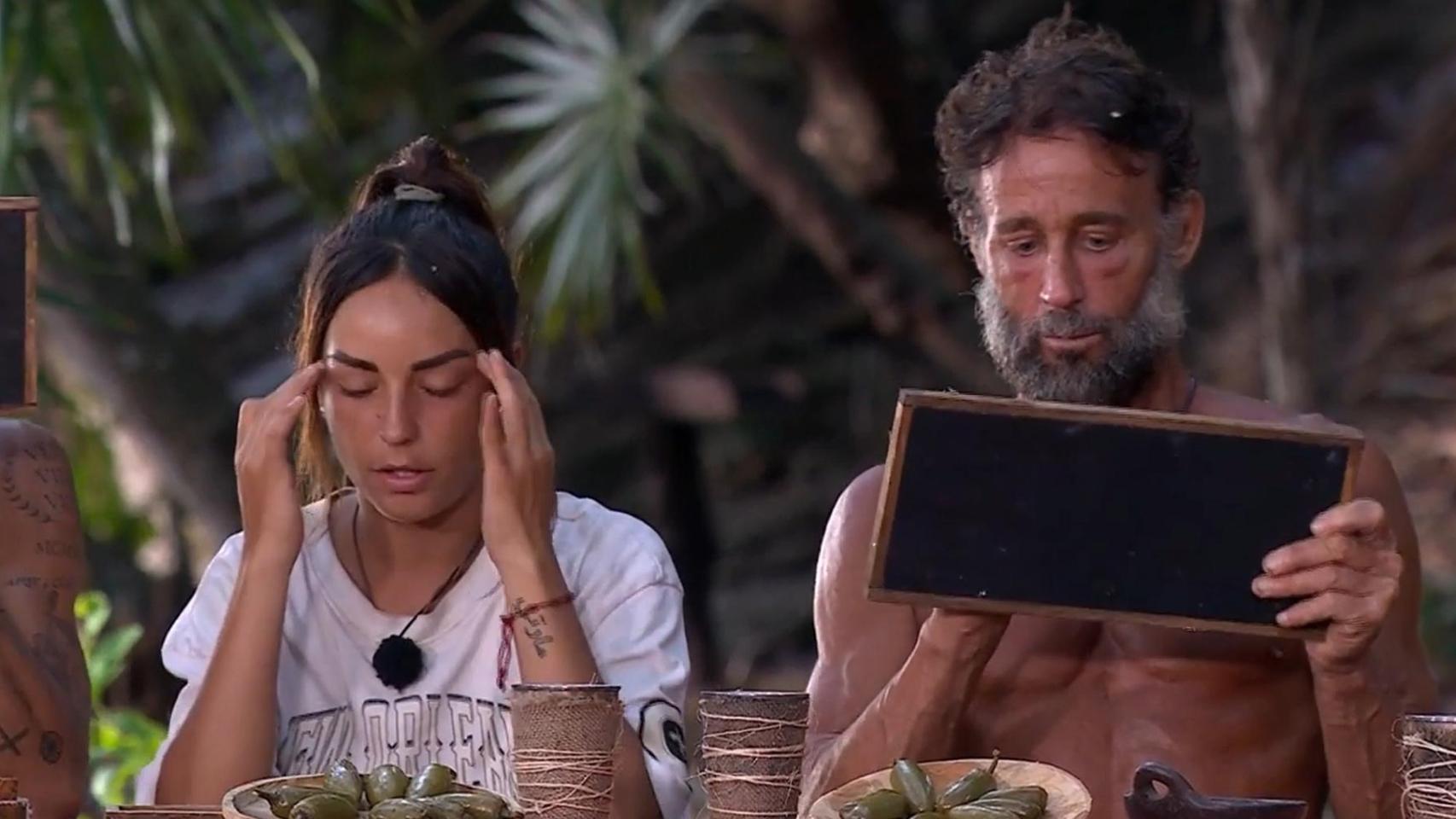 Anita y Escassi durante el test cultural de 'Supervivientes'.