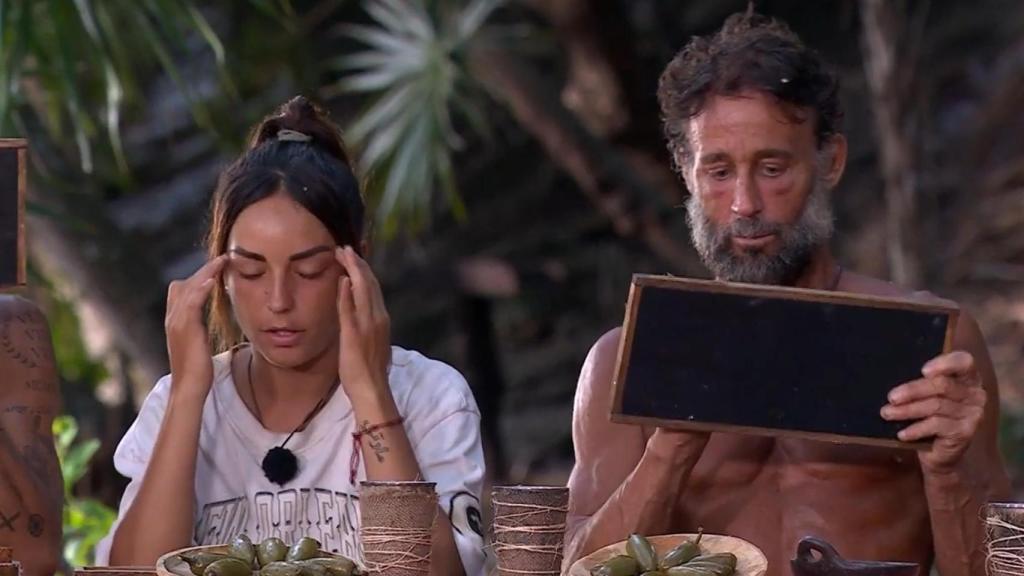 Anita y Escassi durante el test cultural de 'Supervivientes'.