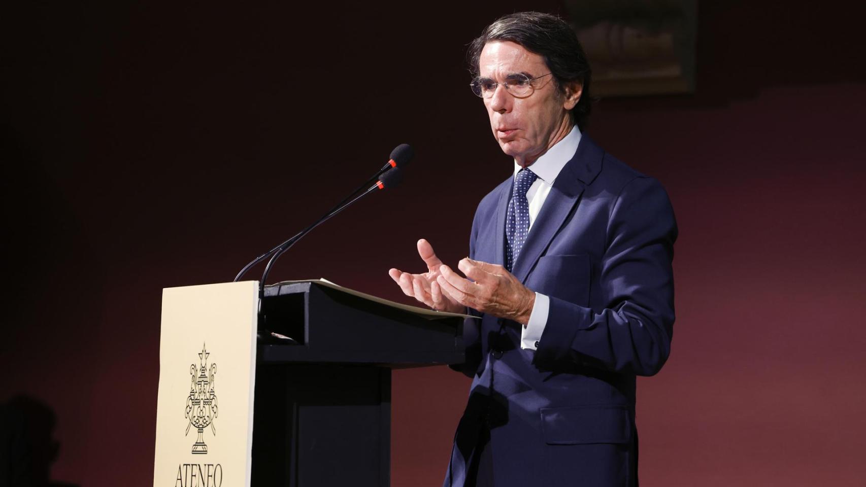 José María Aznar da un discurso en el Ateneo de Madrid, este miércoles, en el Foro del Grupo Libertad y Democracia.