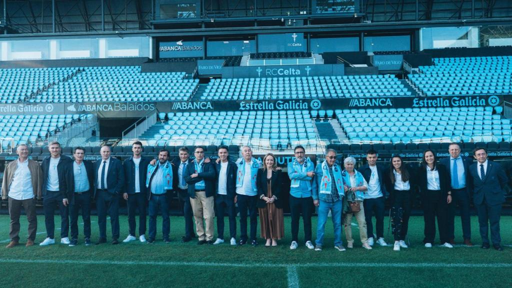 Entrega las insignias de oro del Celta a 8 aficionados.