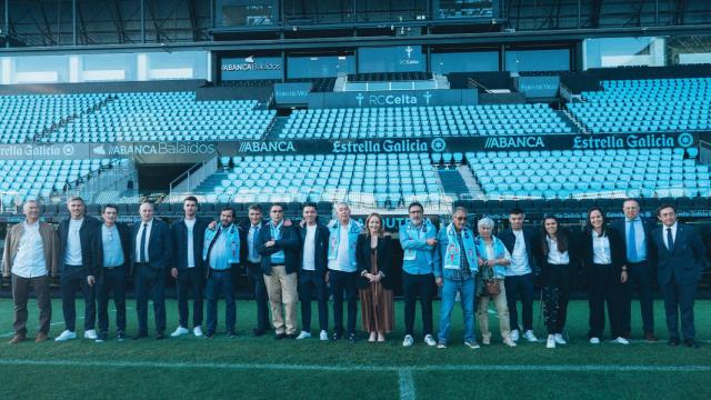 Entrega las insignias de oro del Celta a 8 aficionados.