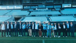 Entrega las insignias de oro del Celta a 8 aficionados.