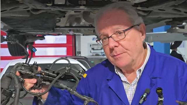 Felipe Sacristán, mecánico.