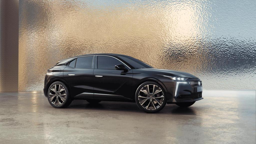 Vista tres cuartos delantera del nuevo DS Nº4