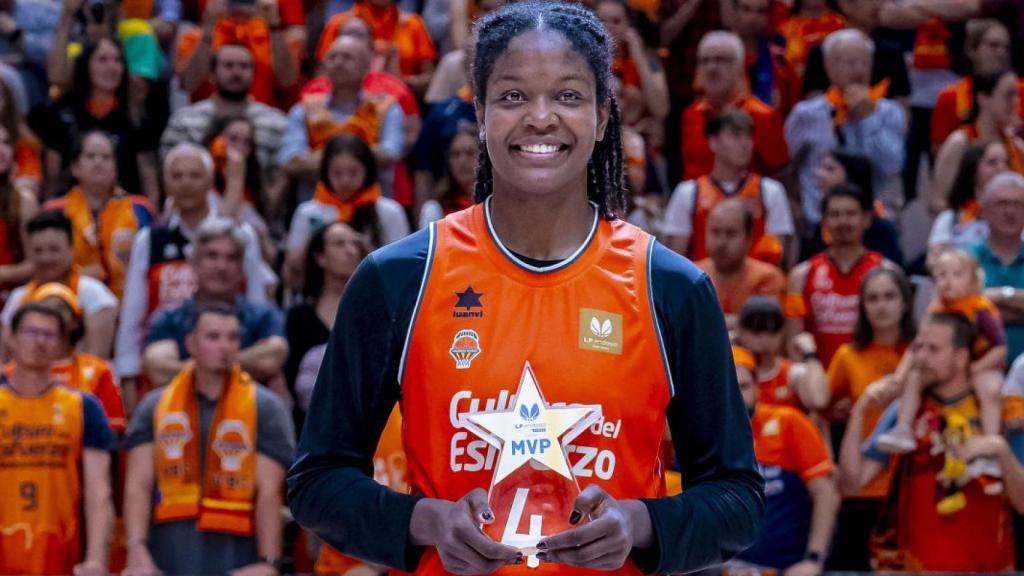 Nadia Fingall ficha por el Casademont Zaragoza.