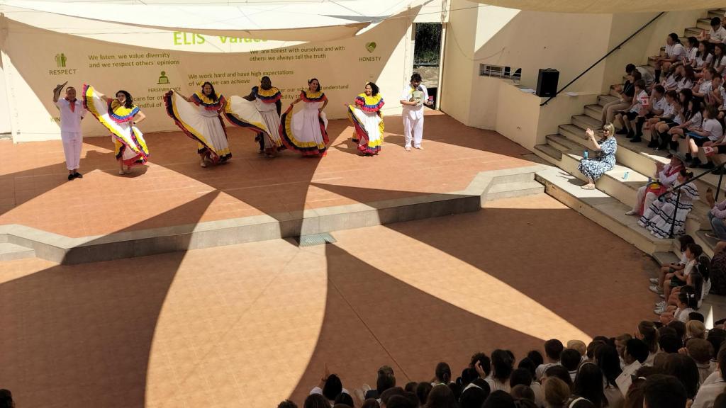 Los alumnos del Limonar International School Murcia disfrutando del Día Mundial de la Diversidad Cultural para el Diálogo y el Desarrollo.