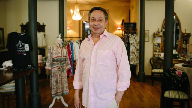 Adolfo Sáinz, presidente de Conferco, posa en su tienda de Soria