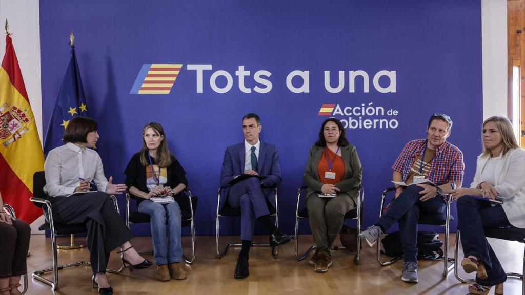 Pedro Sánchez, en la reunión con las asociaciones de víctimas de la dana. Rober Solsona / Europa Press