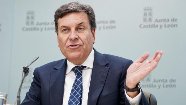 El consejero de Economía y Hacienda y portavoz, Carlos Fernández Carriedo, comparece en rueda de prensa posterior al Consejo de Gobierno.