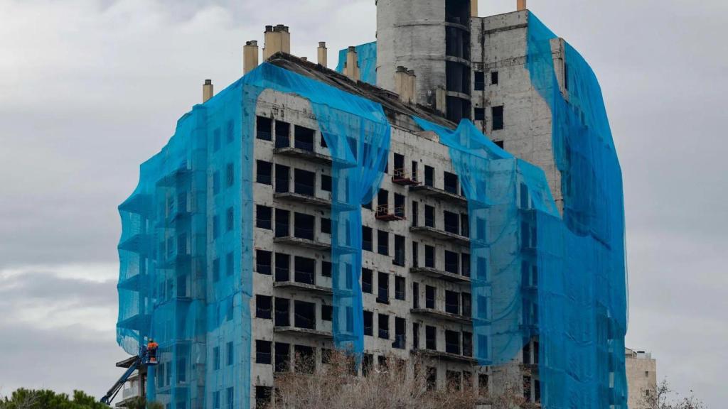 El edificio de Campanar tras el incendio, en una imagen de archivo. EFE