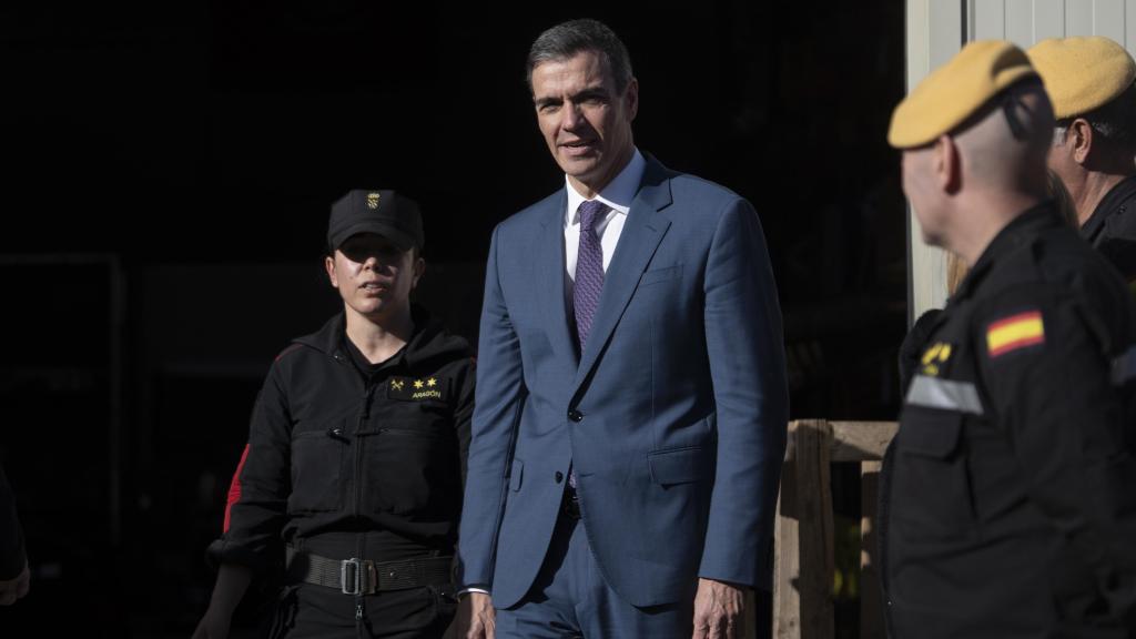 Pedro Sánchez visita las unidades del Ejército que colaboran en la reconstrucción de la dana, imagen de archivo. Europa Press /  Jorge Gi