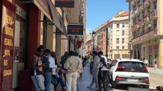 Filas para conseguir trabajo en el campo en Zaragoza