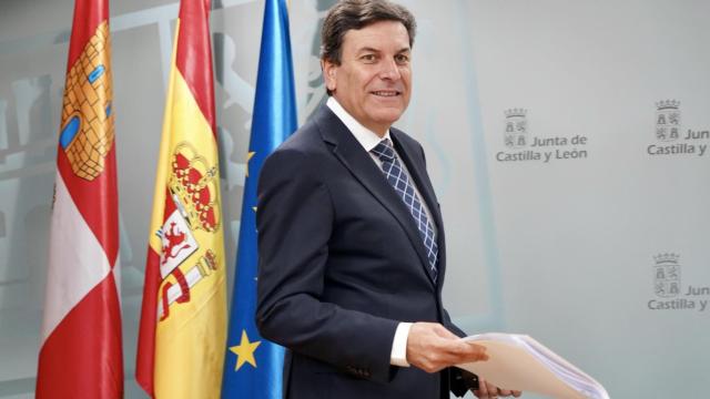 El consejero de Economía y Hacienda y portavoz, Carlos Fernández Carriedo, comparece en rueda de prensa posterior al Consejo de Gobierno.