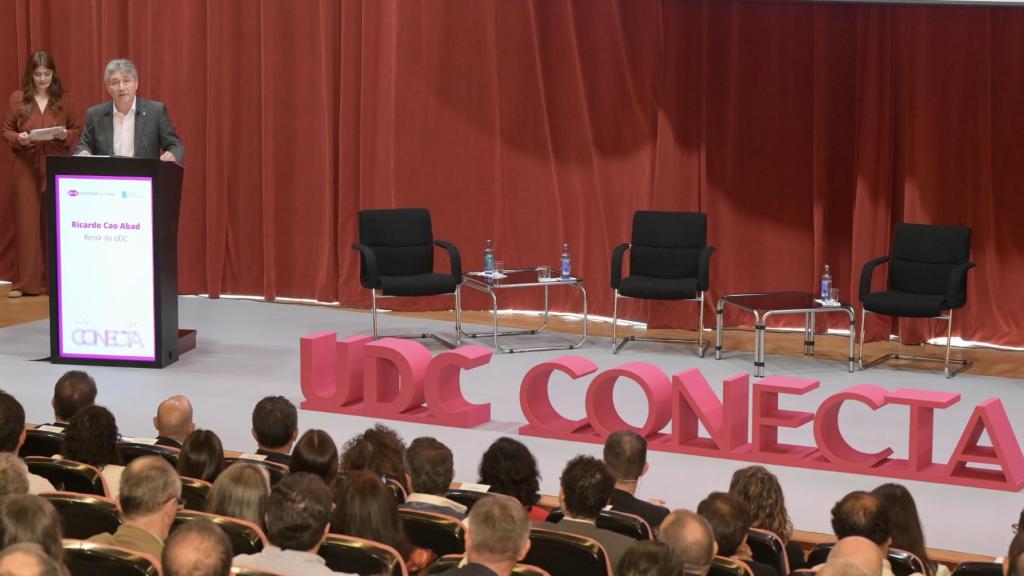 El rector, Ricardo Cao, en un momento de la presentación de UDC Conecta.
