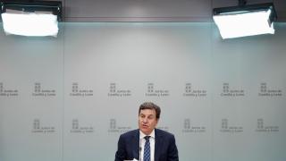 El consejero de Economía y Hacienda y portavoz, Carlos Fernández Carriedo, comparece en rueda de prensa posterior al Consejo de Gobierno.