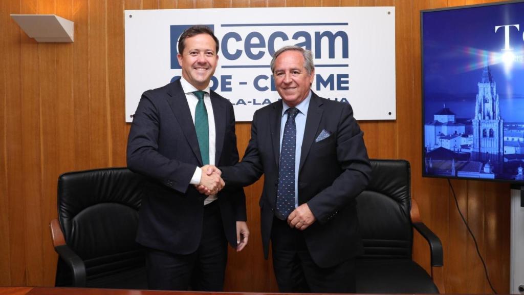 Carlos Velázquez y Ángel Nicolás en la adhesión de Cecam a la candidatura.