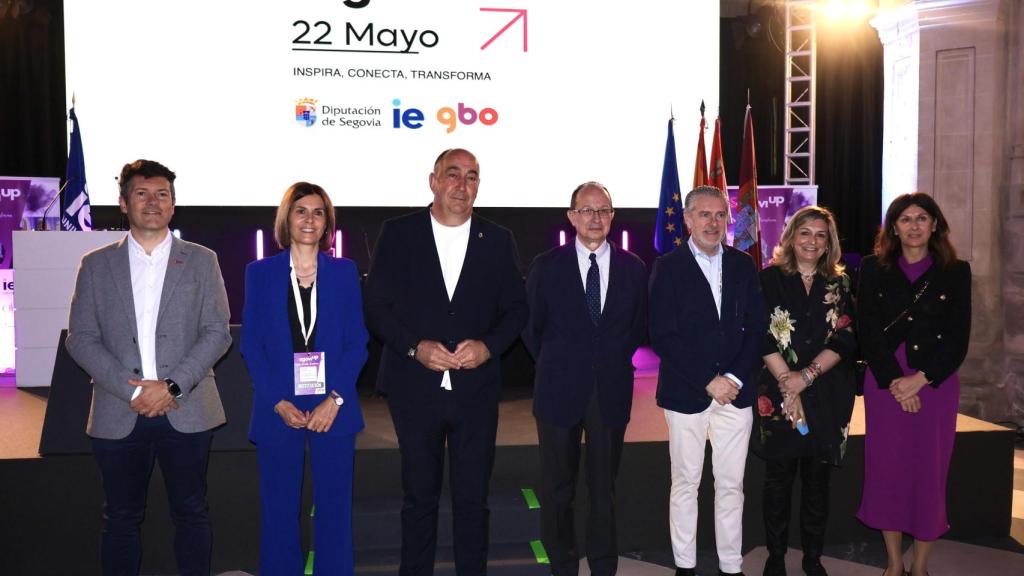 El presidente de la Diputación de Segovia, Miguel Ángel de Vicente; el rector de la institución universitaria, Salvador Carmona; y el CEO de GBO, Miguel Ángel Reyes; en SegoviUp