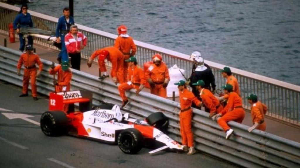 Ayrton Senna accidentado en el trazado de Mónaco 1988