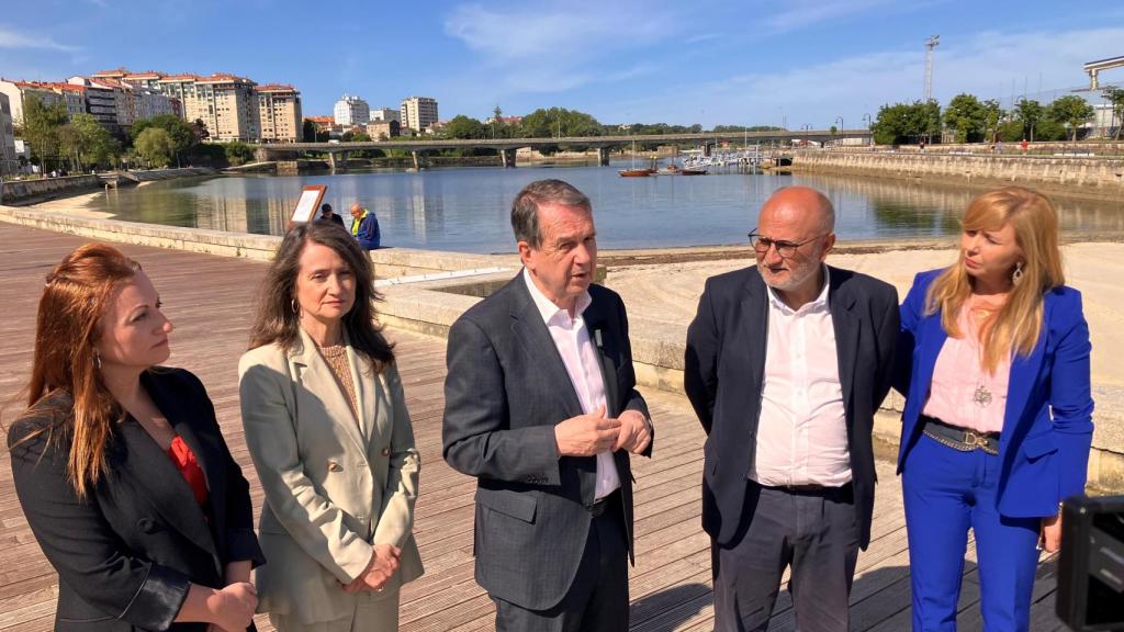 Abel Caballero y Abel Losada durante su visita a la obra del nuevo mirador de Bouzas