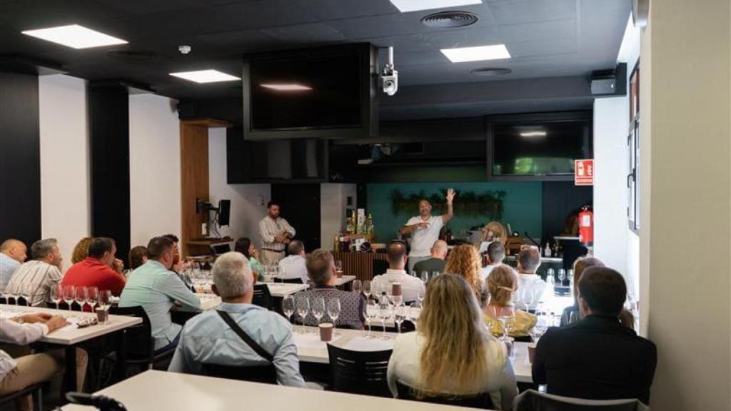 Una de las conferencias que se impartieron el año pasado.