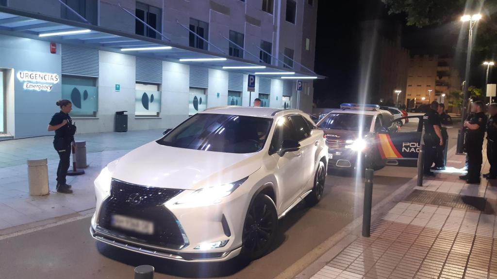 Una foto del coche de la pareja.