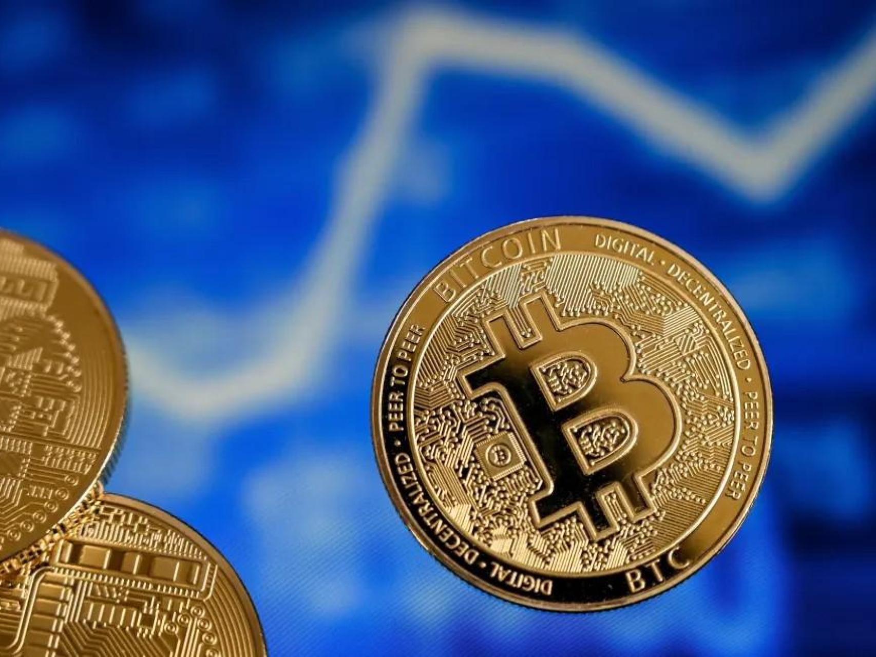 Qué puede hacer el bitcoin tras alcanzar máximos? 