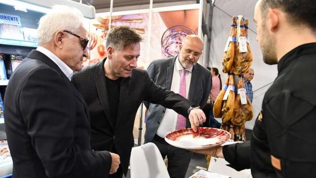 Carlos Latre n la inauguración de la 21ª edición de la Feria de Alimentación de Castilla-La Mancha (FERACAM).