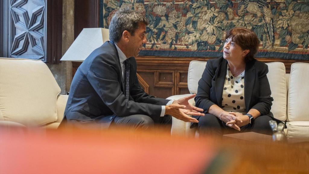 La presidenta de la AVL, Verònica Cantó, con Carlos Mazón. Jorge Gil / EP